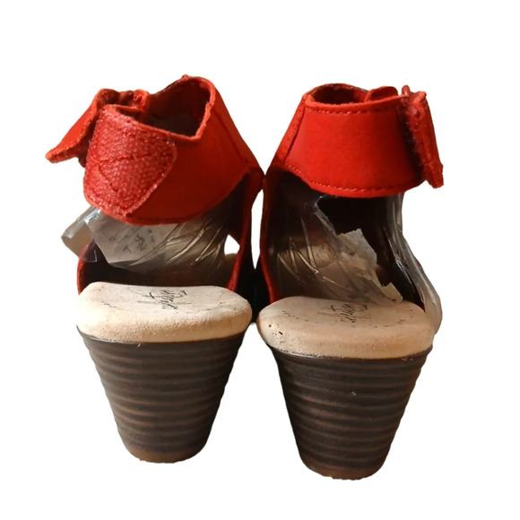 Clarks Collection Women's Valarie Heeled Red Leather Sandals size 6 - Picture 7 of 10